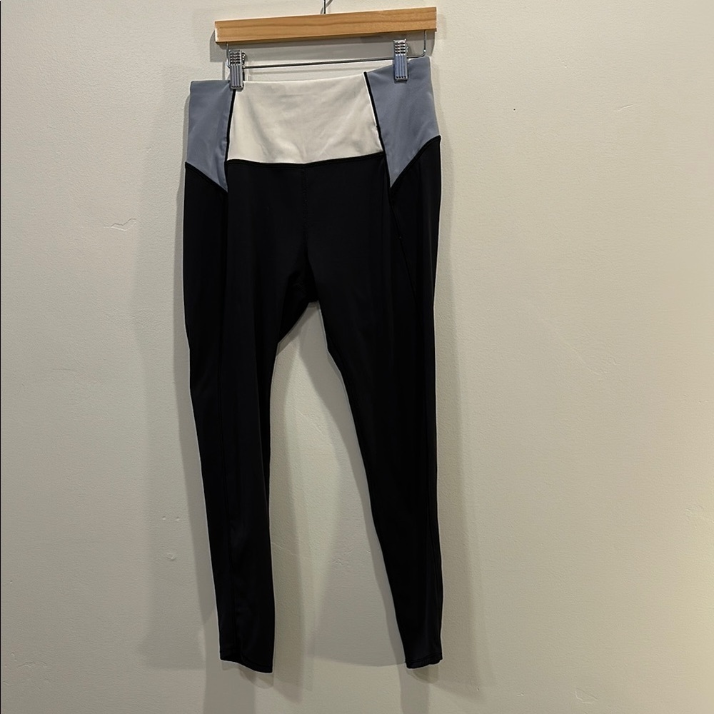 CALIA by Carrie Underwood Stay Powerful Black and Gray Leggings. Size M.